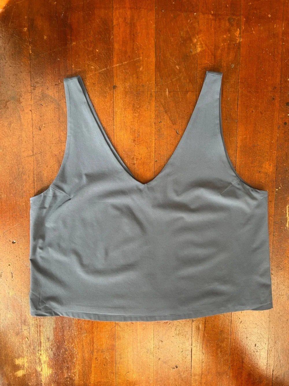 Vuori Women's Gray V-Neck Cropped Tank - Picture 4 of 5